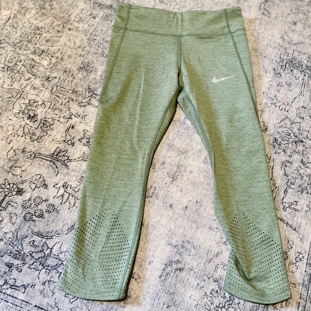 Nike epic lux leggings. Never worn. Tags on.